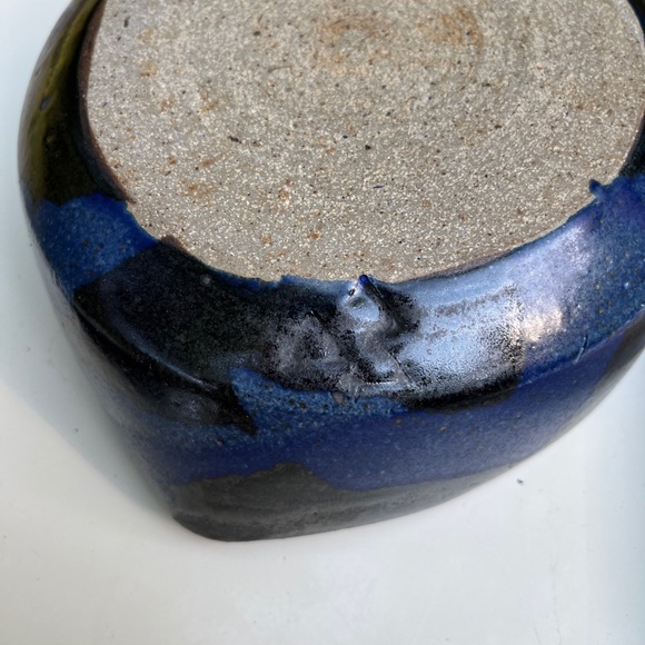 Set of Three (3) Nesting bowls hand thrown and signed with a makers mark pinched - Picture 15 of 15